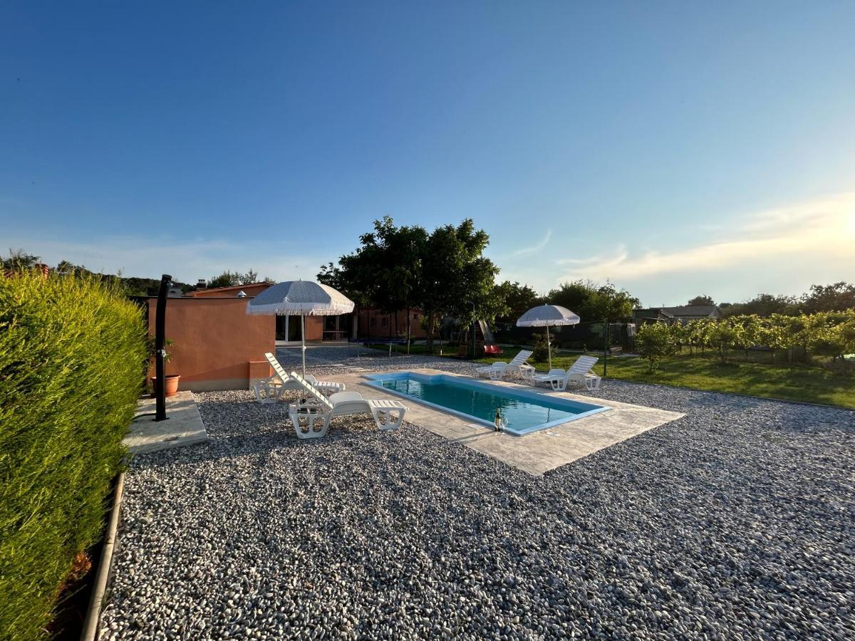 Dora House With Wifi And Outdoor Swimming Pool Villa Pula Bagian luar foto