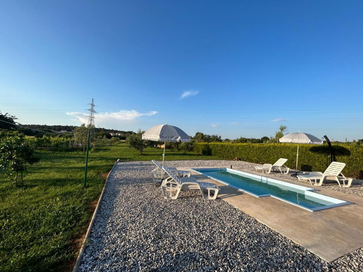 Dora House With Wifi And Outdoor Swimming Pool Villa Pula Bagian luar foto