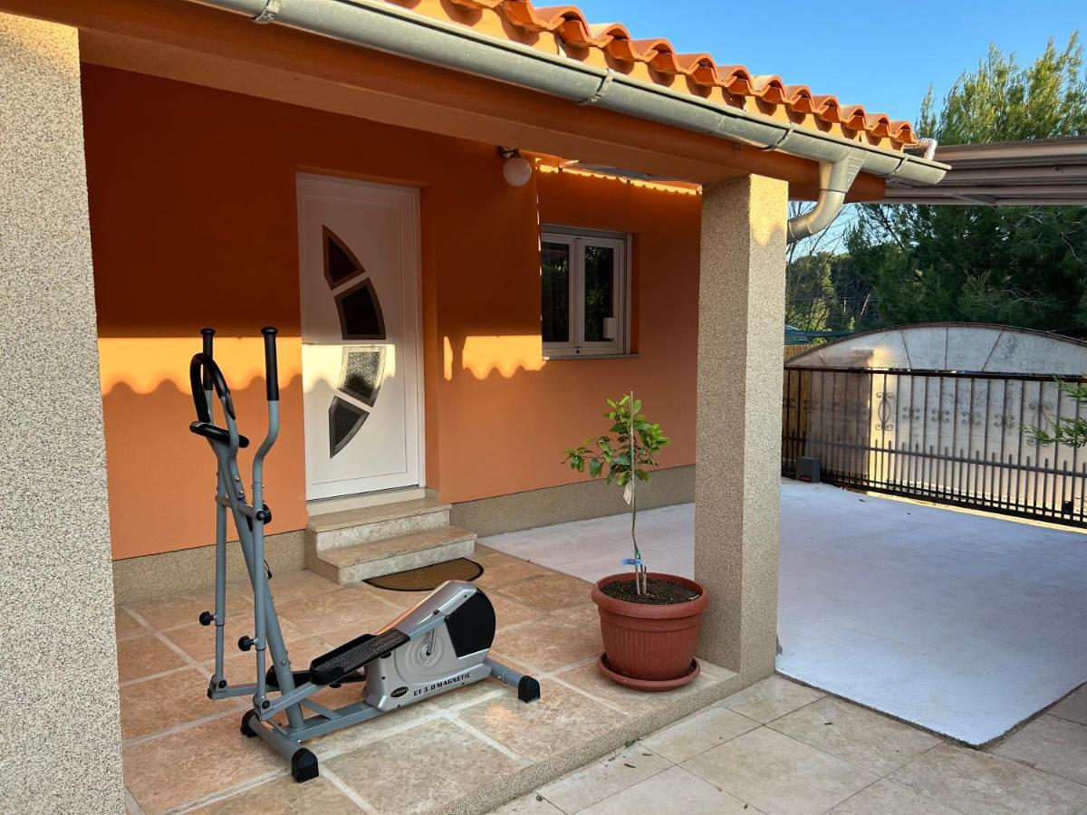 Dora House With Wifi And Outdoor Swimming Pool Villa Pula Bagian luar foto