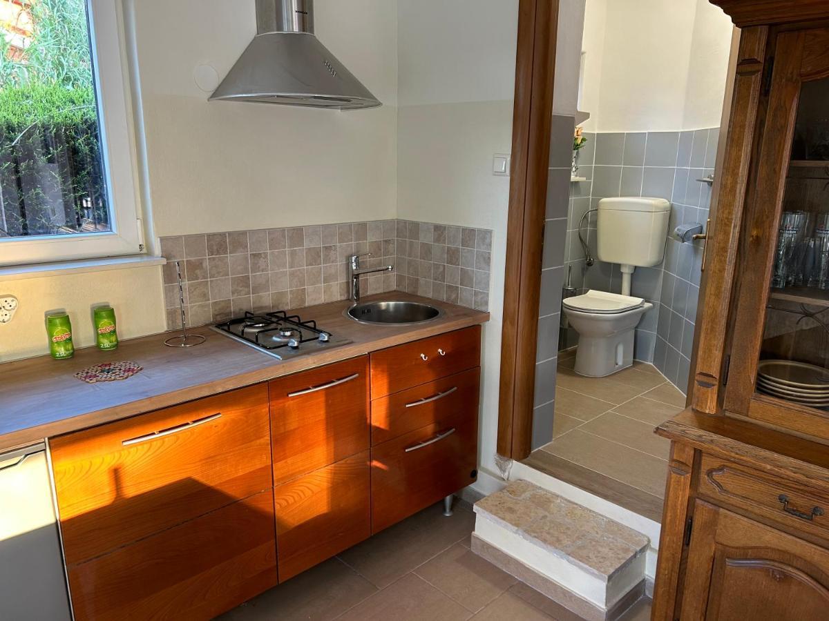 Dora House With Wifi And Outdoor Swimming Pool Villa Pula Bagian luar foto