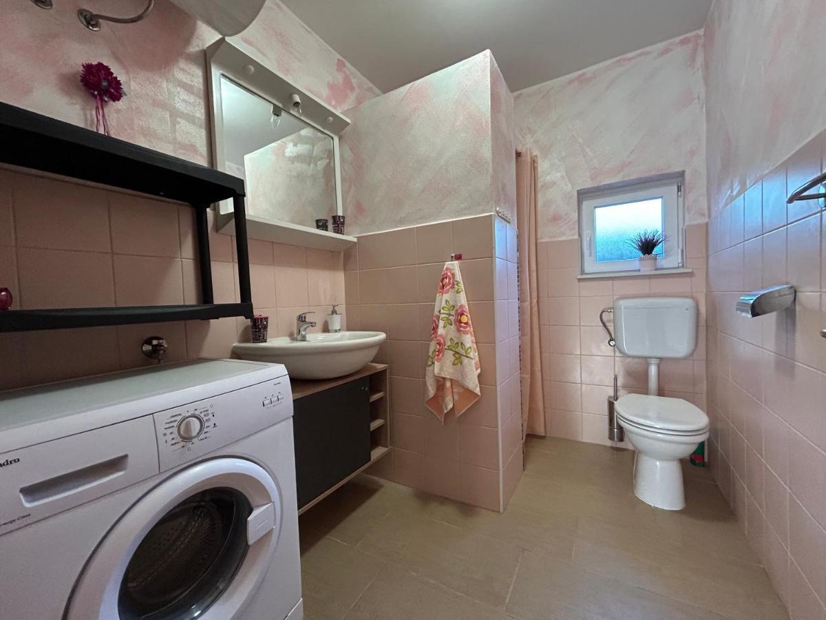Dora House With Wifi And Outdoor Swimming Pool Villa Pula Bagian luar foto