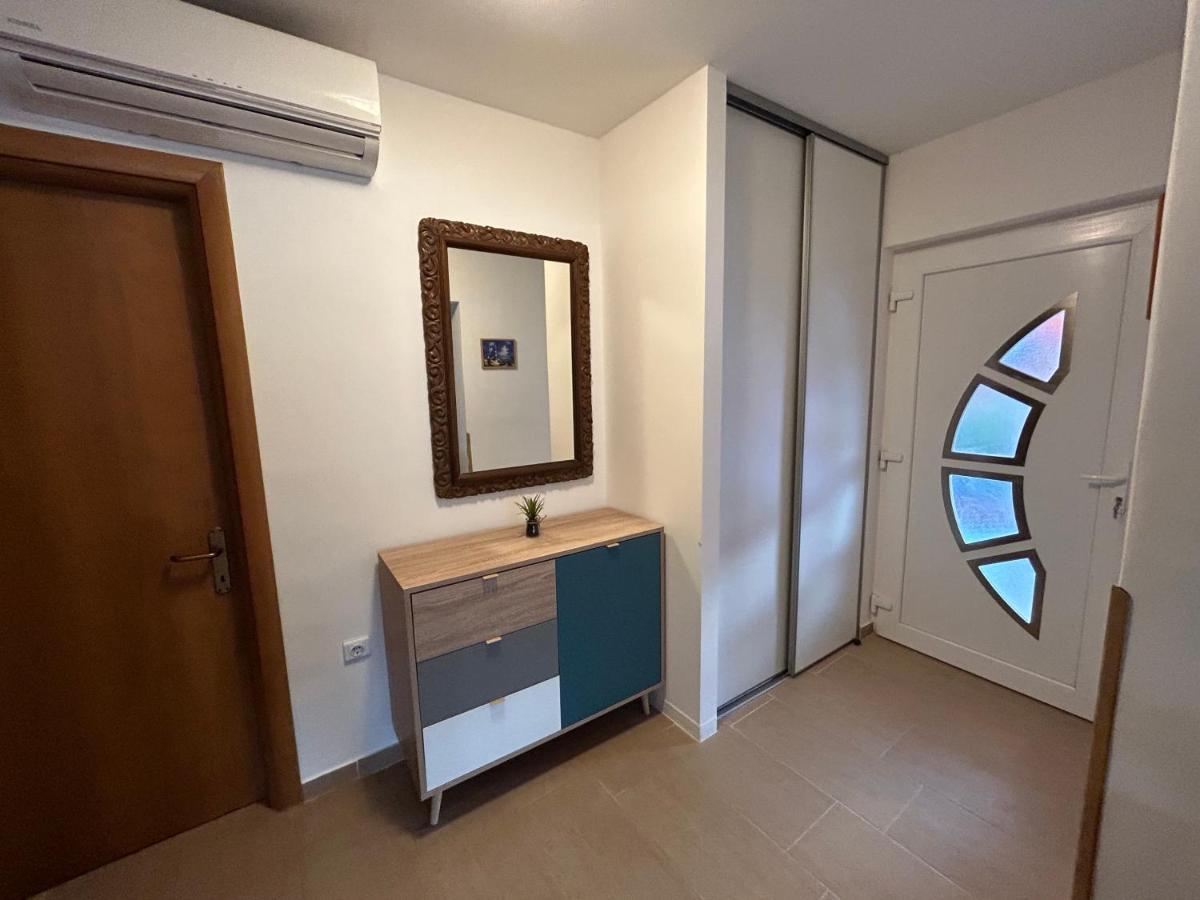 Dora House With Wifi And Outdoor Swimming Pool Villa Pula Bagian luar foto