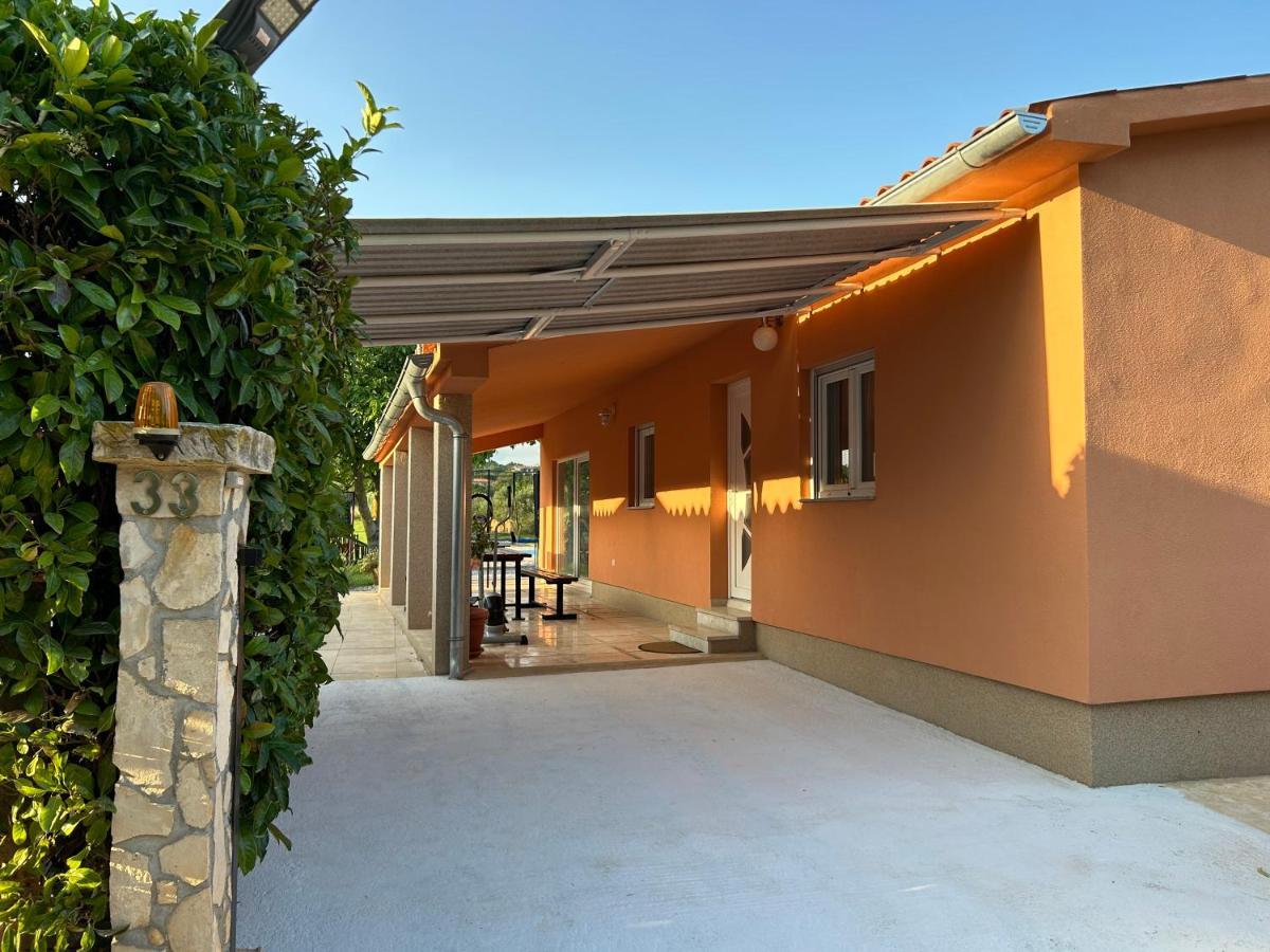 Dora House With Wifi And Outdoor Swimming Pool Villa Pula Bagian luar foto