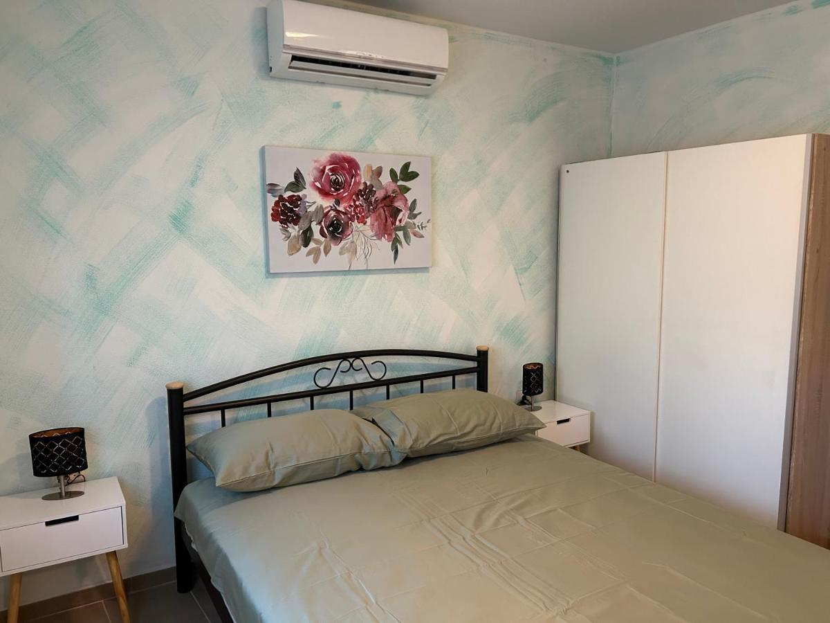 Dora House With Wifi And Outdoor Swimming Pool Villa Pula Bagian luar foto